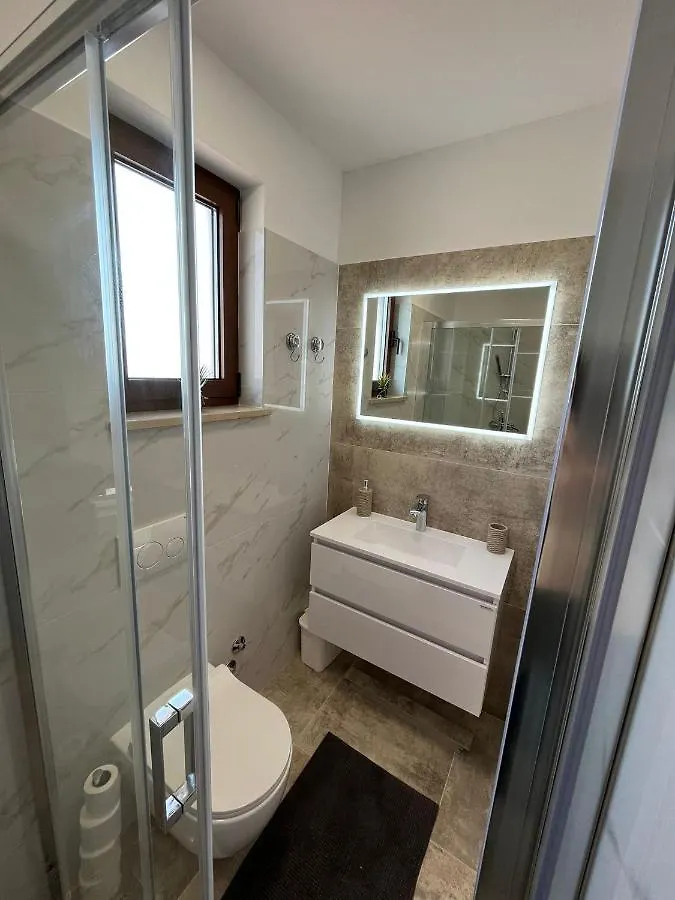 Apartman Sara S Pogledom Na More Lovran Apartment